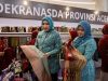 Ketua Dekranasda Aceh Tinjau Stand Pameran Kriya dan Wastra pada HUT Dekranas ke-46