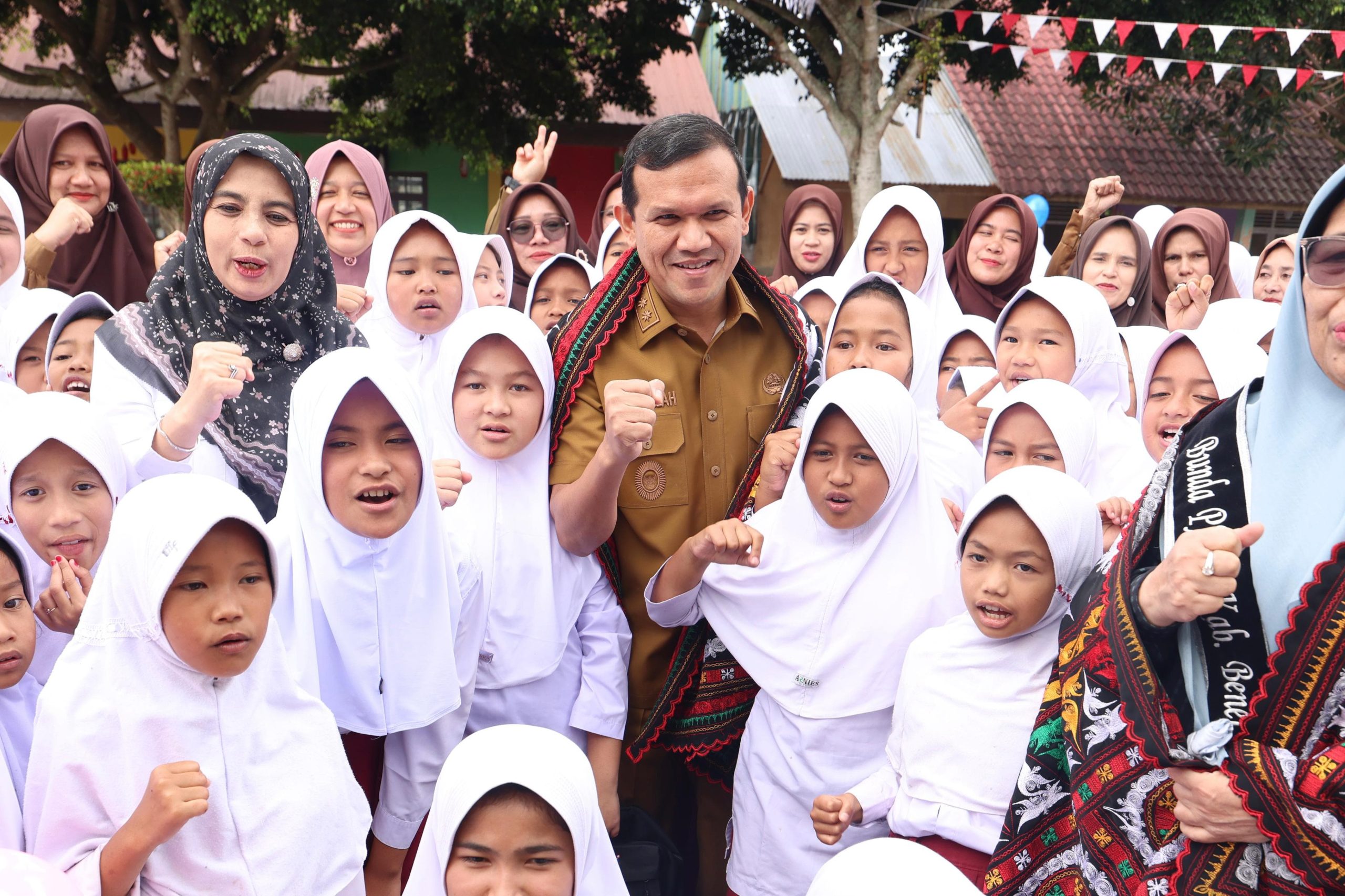 Wagub Aceh: Empat Pelajar Penerima Beasiswa ke Tiongkok Disiapkan Jadi Penggerak Hilirisasi Wagub Aceh: Empat Pelajar Penerima Beasiswa ke Tiongkok Disiapkan Jadi Penggerak Hilirisasi