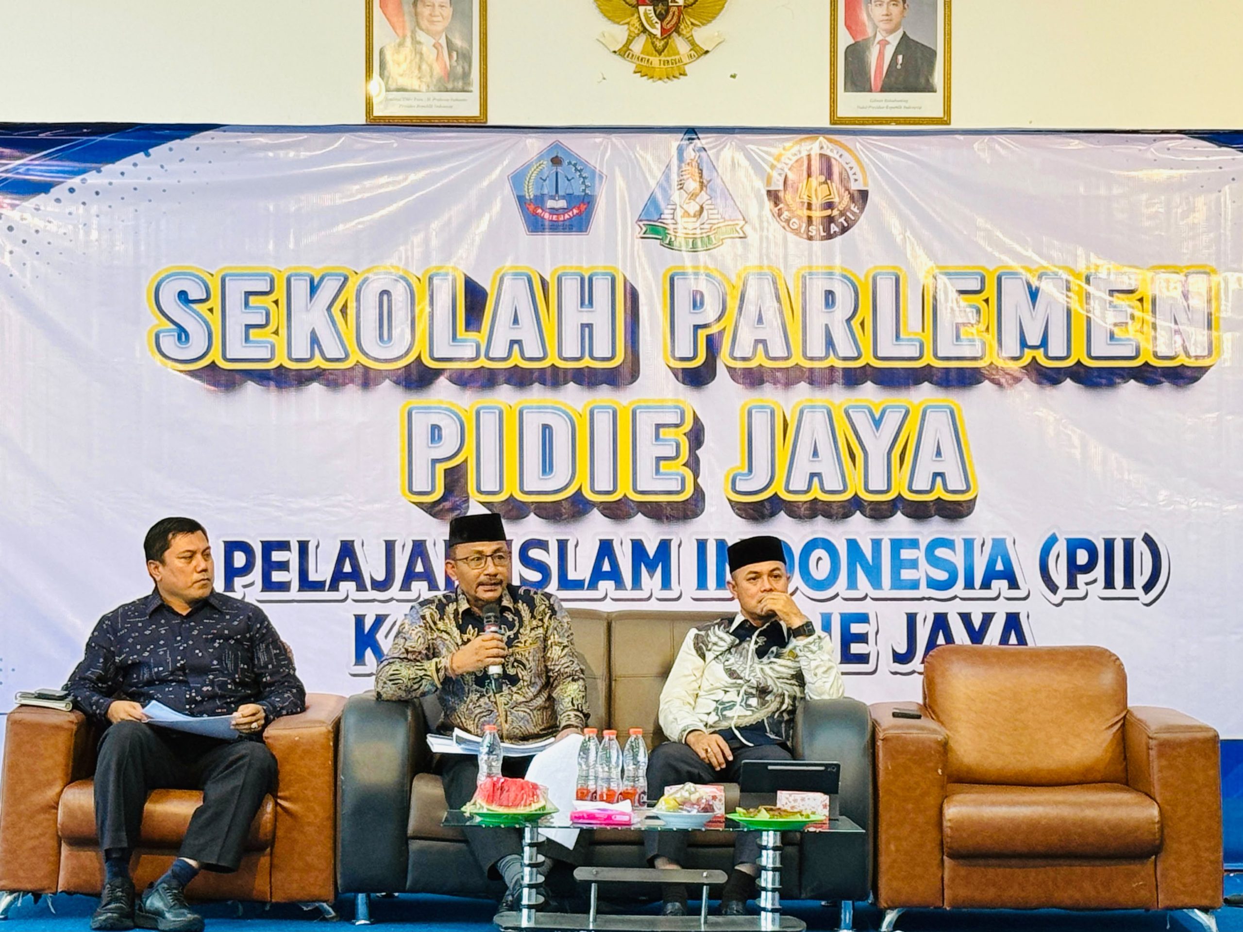 Haji Uma Isi Kuliah Umum Sekolah Parlemen PII, Ajak Generasi Muda Wujudkan Aceh Emas Haji Uma Isi Kuliah Umum Sekolah Parlemen PII, Ajak Generasi Muda Wujudkan Aceh Emas
