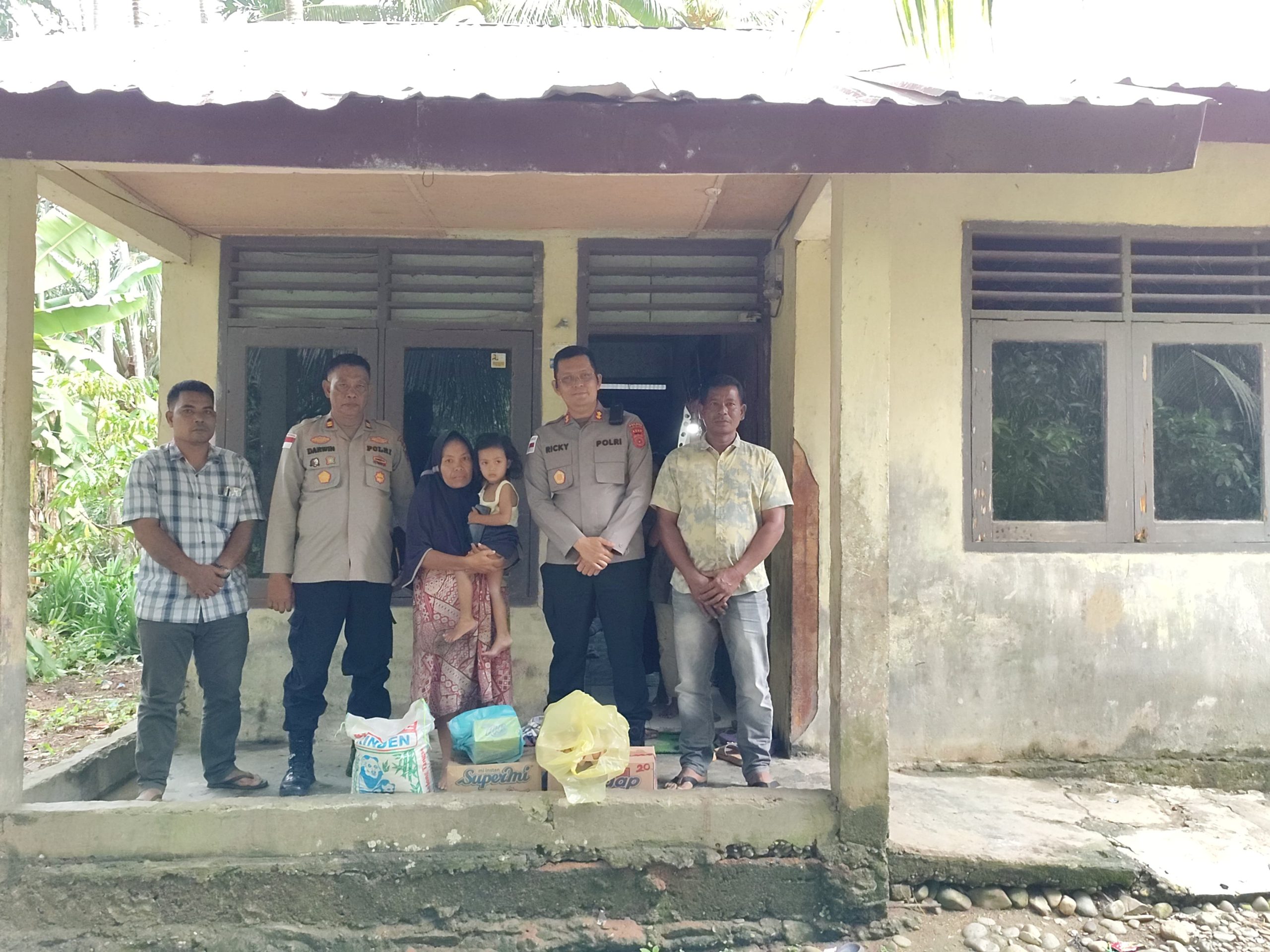 Kapolres Aceh Selatan Janji Rehab Rumah Janda Eks Kombatan GAM dan Bantu Modal Usaha