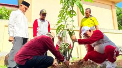 630 Masjid di Aceh Ikuti Geber Mas, ASN Kemenag Bersihkan Masjid Jami’ Lueng Bata