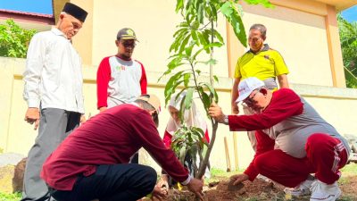 630 Masjid di Aceh Ikuti Geber Mas, ASN Kemenag Bersihkan Masjid Jami’ Lueng Bata