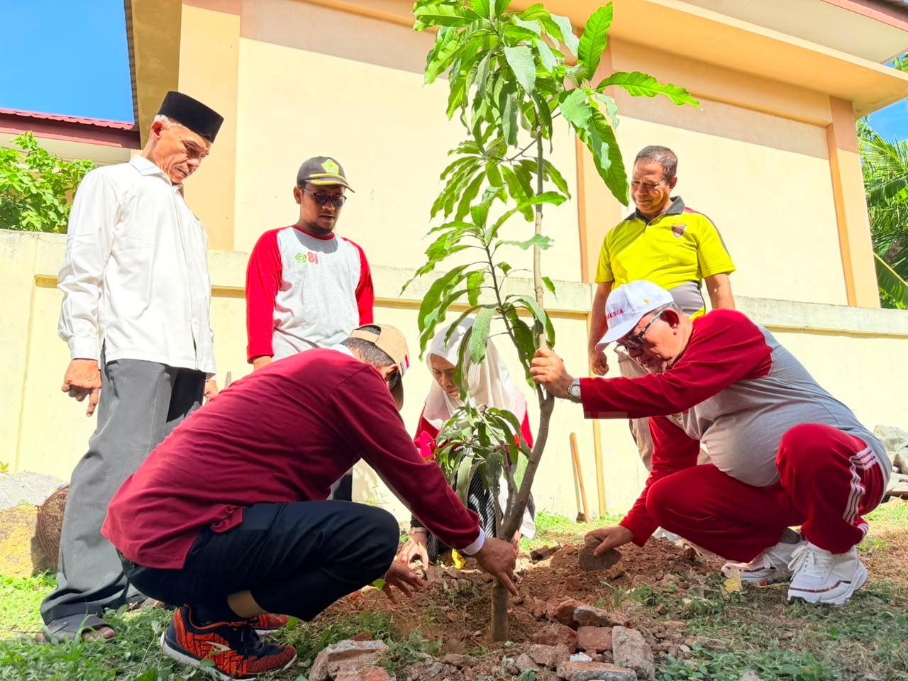 630 Masjid di Aceh Ikuti Geber Mas, ASN Kemenag Bersihkan Masjid Jami’ Lueng Bata 630 Masjid di Aceh Ikuti Geber Mas, ASN Kemenag Bersihkan Masjid Jami’ Lueng Bata