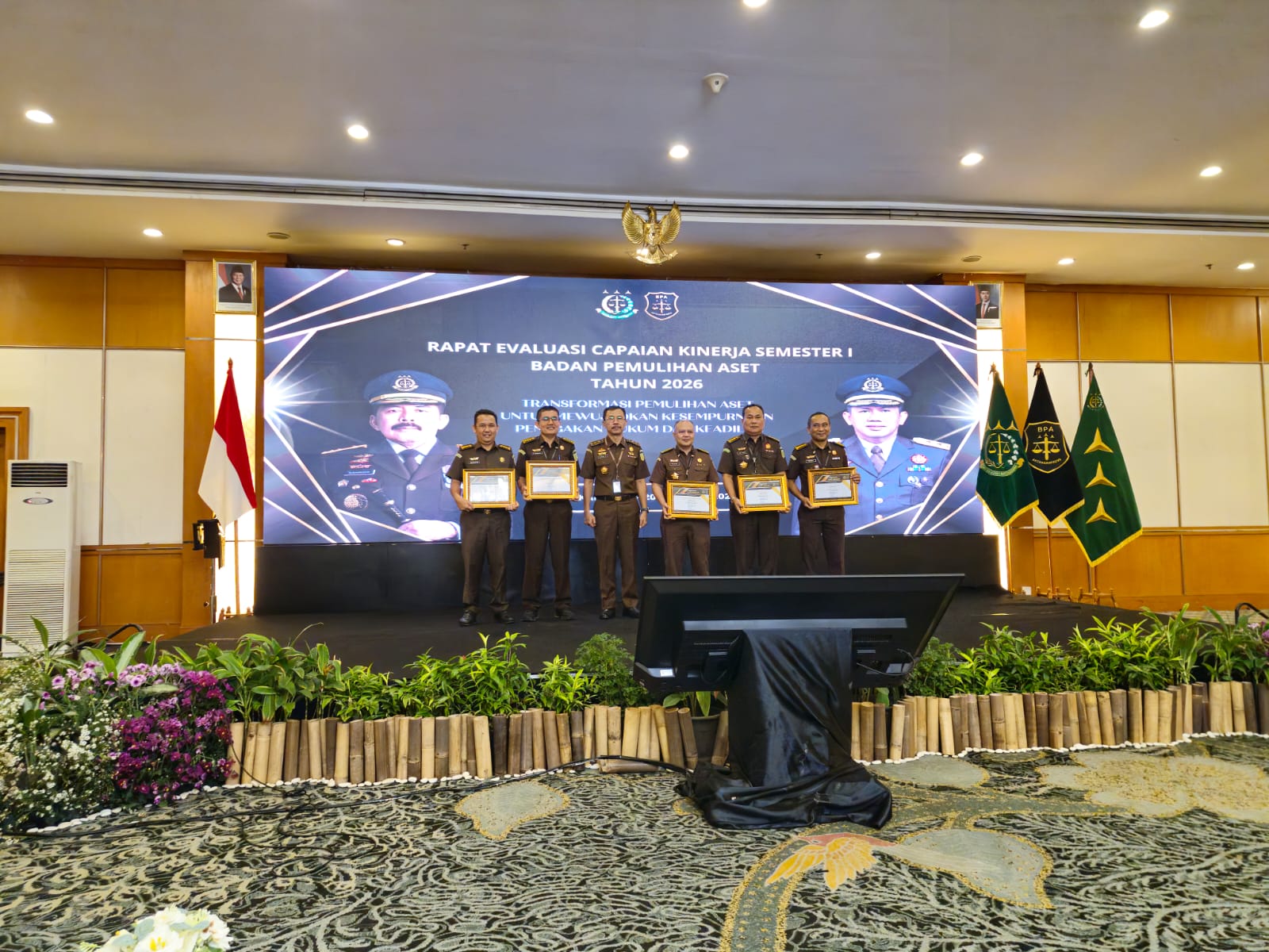 Kejati Aceh Raih Tiga Penghargaan Nasional pada Evaluasi Kinerja Semester I 2026 Kejati Aceh Raih Tiga Penghargaan Nasional pada Evaluasi Kinerja Semester I 2026