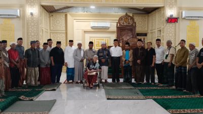 Baitul Mal Banda Aceh Santuni Mualaf yang Baru Bersyahadat di Gampong Panteriek