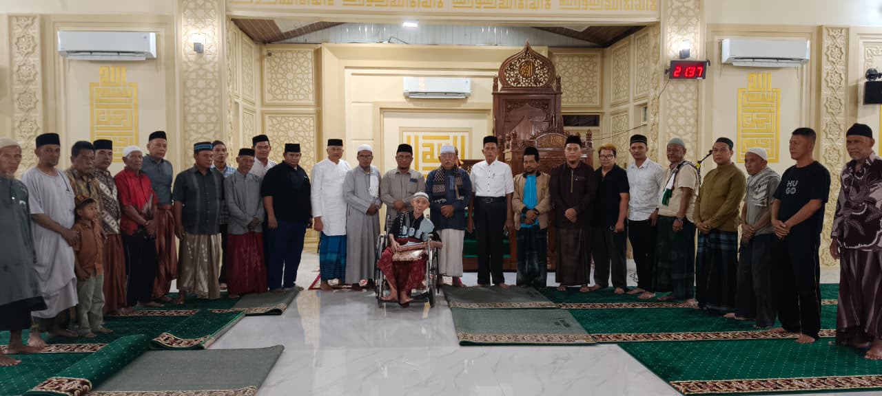 Baitul Mal Banda Aceh Santuni Mualaf yang Baru Bersyahadat di Gampong Panteriek Baitul Mal Banda Aceh Santuni Mualaf yang Baru Bersyahadat di Gampong Panteriek