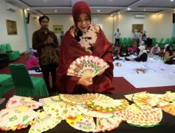 Dekranasda Banda Aceh Dorong Pengembangan Kerajinan Lokal melalui Pelatihan Kipas Bambu