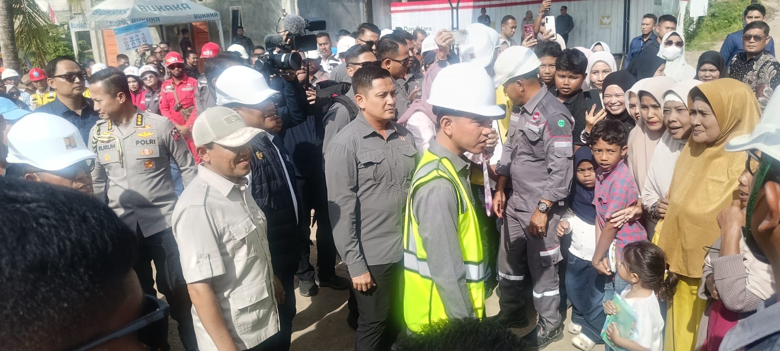 Wapres Gibran Tinjau Pemulihan Infrastruktur Pascabencana di Bireuen Wapres Gibran Tinjau Pemulihan Infrastruktur Pascabencana di Bireuen