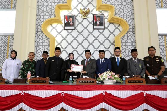 Wali Kota Illiza Serahkan Rancangan Perubahan APBK Banda Aceh 2026 ke DPRK