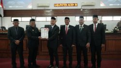 Perubahan APBK Aceh Besar 2026 Mulai Dibahas, Syech Muharram Serahkan Nota Keuangan ke DPRK Perubahan APBK Aceh Besar 2026 Mulai Dibahas, Syech Muharram Serahkan Nota Keuangan ke DPRK
