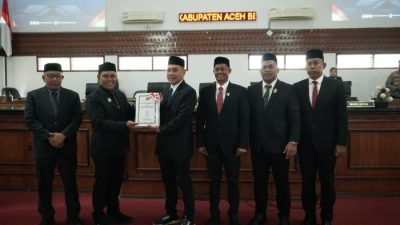Perubahan APBK Aceh Besar 2026 Mulai Dibahas, Syech Muharram Serahkan Nota Keuangan ke DPRK