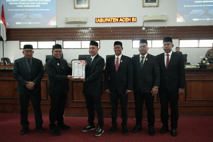 Perubahan APBK Aceh Besar 2026 Mulai Dibahas, Syech Muharram Serahkan Nota Keuangan ke DPRK Perubahan APBK Aceh Besar 2026 Mulai Dibahas, Syech Muharram Serahkan Nota Keuangan ke DPRK