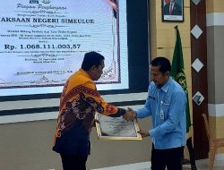 Bupati Simeulue Terima Pemulihan Keuangan Negara Rp1,06 Miliar dari Kejari