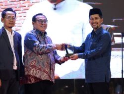 Wagub Aceh Fadhlullah Raih SMSI Aceh Awards 2026 sebagai Tokoh Penguat Ekonomi Syariah