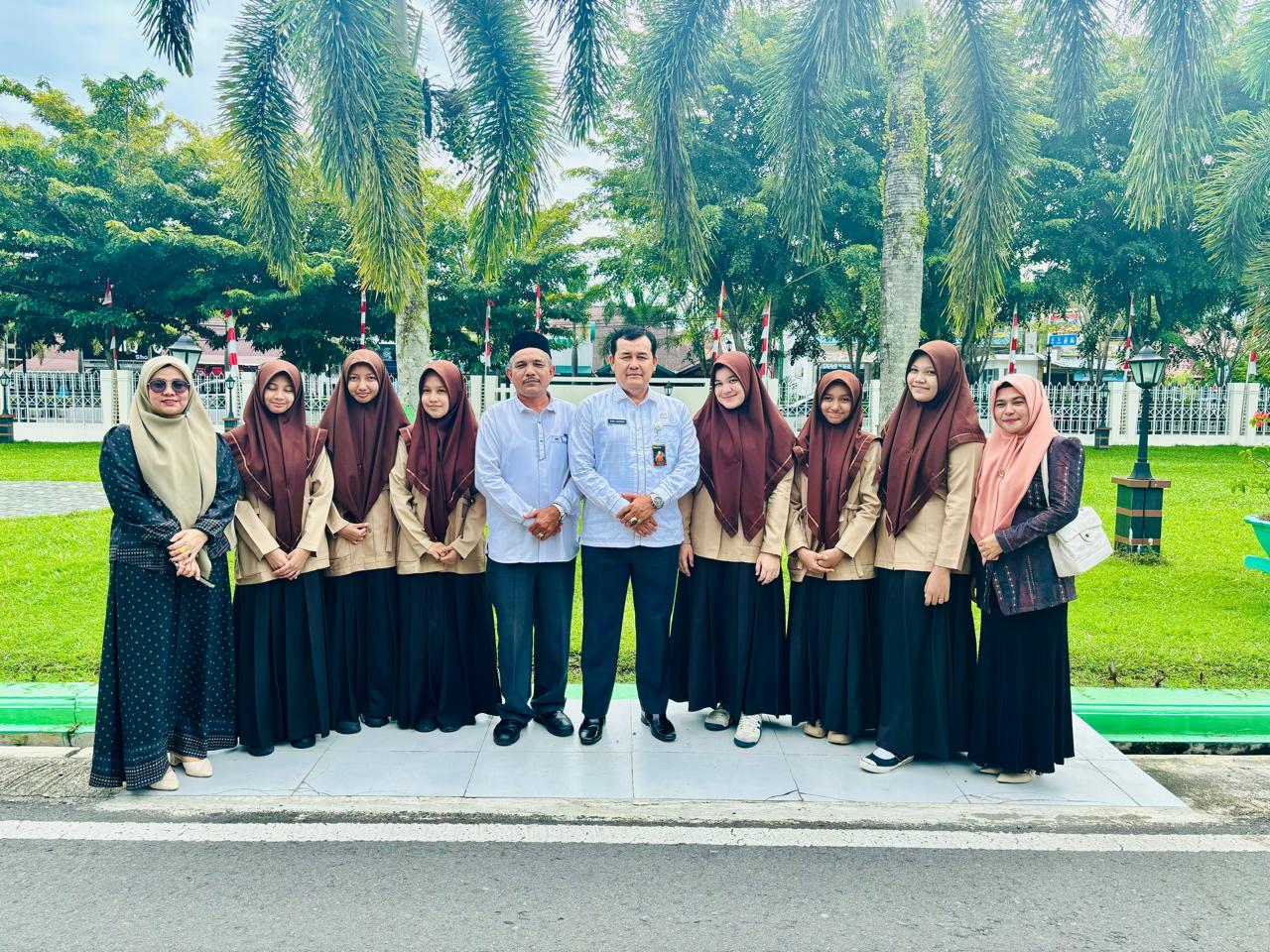 6 Srikandi WIBA Bawa Nama Aceh Barat ke Olimpiade Asia Pasifik di Malaysia 6 Srikandi WIBA Bawa Nama Aceh Barat ke Olimpiade Asia Pasifik di Malaysia