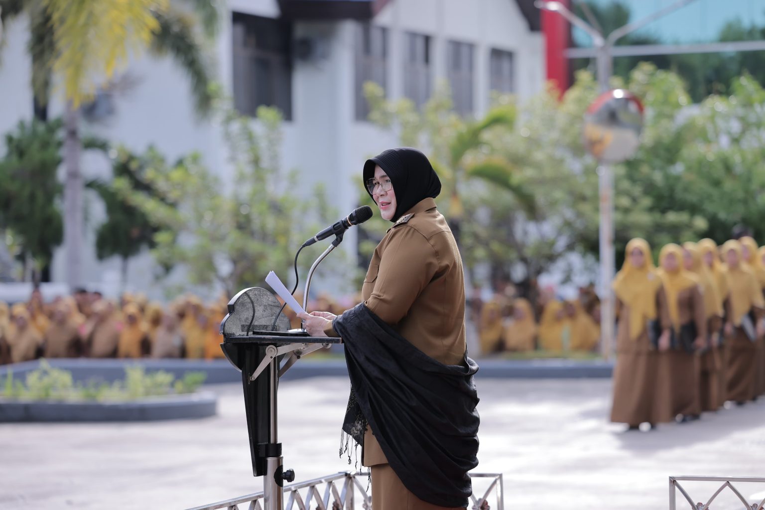 Pimpin Apel Gabungan, Wali Kota Illiza Soroti Pelayanan Publik hingga Penegakan Syariat Pimpin Apel Gabungan, Wali Kota Illiza Soroti Pelayanan Publik hingga Penegakan Syariat