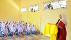 Dekranasda Aceh Barat Masuk Sekolah, Dorong Pelajar Kembangkan Kerajinan Eceng Gondok Dekranasda Aceh Barat Masuk Sekolah, Dorong Pelajar Kembangkan Kerajinan Eceng Gondok
