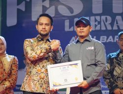 Wabup Said Fadhiel Serahkan Penghargaan Penggiat Literasi kepada Sekber JAB