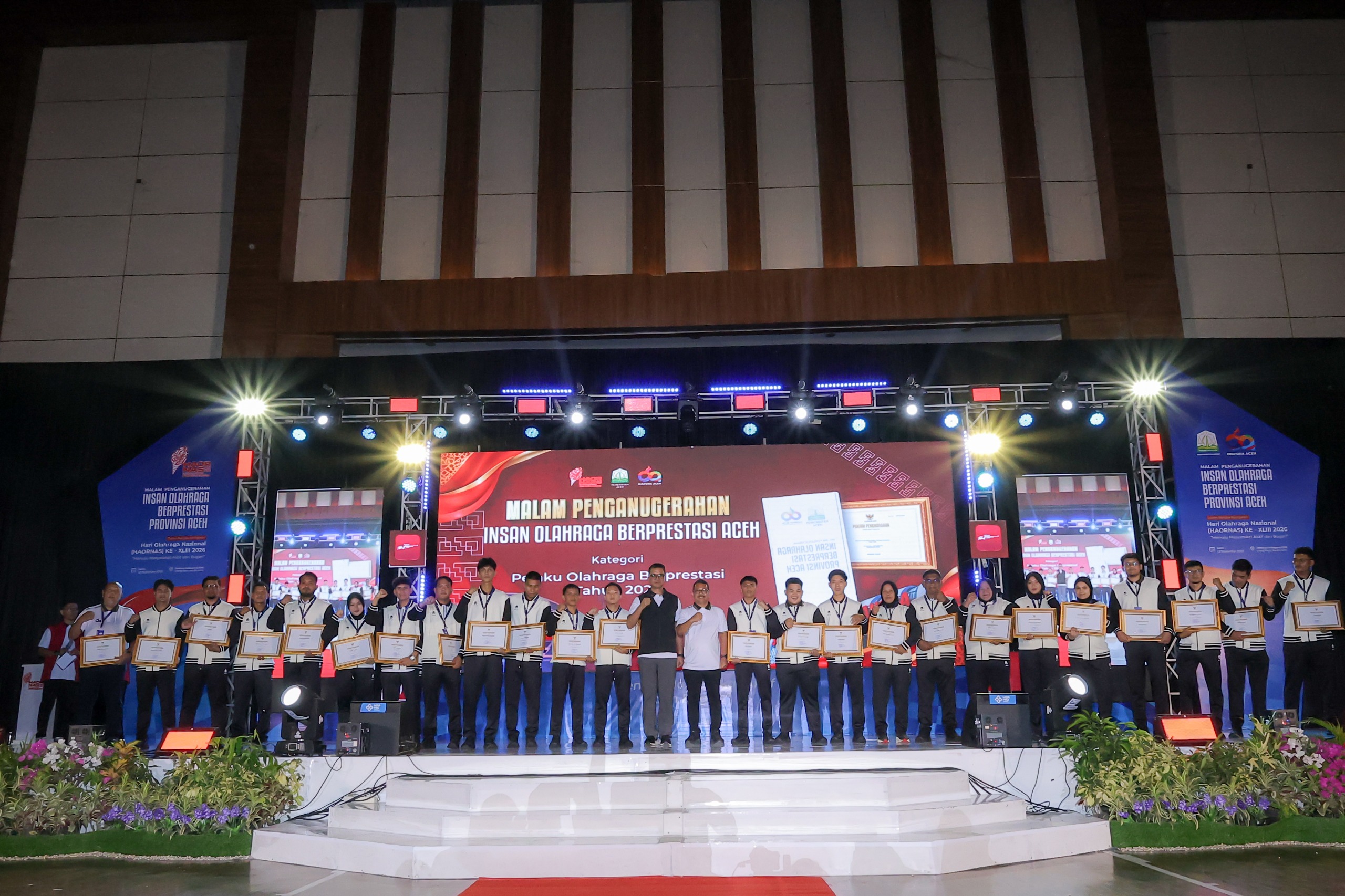 57 Insan Olahraga Berprestasi dan Empat Organisasi Terima Penghargaan dari Pemerintah Aceh 57 Insan Olahraga Berprestasi dan Empat Organisasi Terima Penghargaan dari Pemerintah Aceh