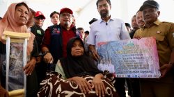 Mualem Tinjau Pemulihan Pascabencana di Aceh Tamiang, Salurkan Bantuan Pertanian hingga Pendidikan 
