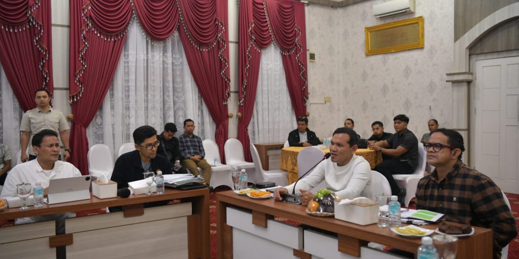 Wagub Aceh Pimpin Rapat Lanjutan Bahas Perubahan UUPA Wagub Aceh Pimpin Rapat Lanjutan Bahas Perubahan UUPA