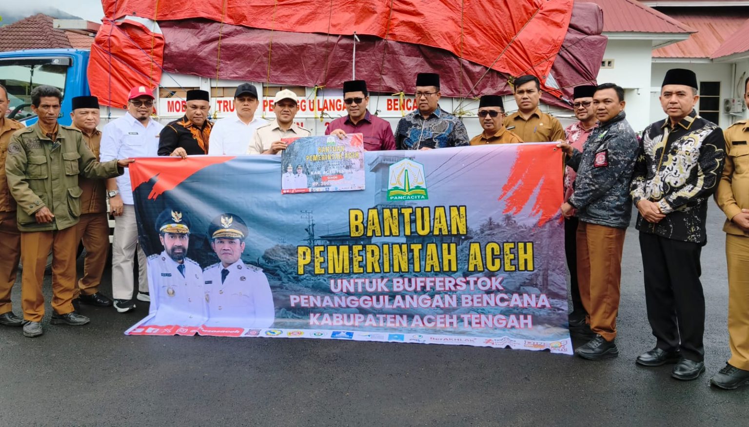 Dek Fadh Serahkan Bantuan Buffer Stock Bencana Rp4,85 Miliar untuk Bener Meriah dan Aceh Tengah 