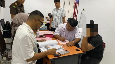 Kejari Banda Aceh Terima Tersangka dan Barang Bukti Kasus Dugaan Penyalahgunaan BBM Bersubsidi
