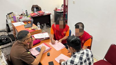 Kejari Banda Aceh Terima Dua Tersangka Kasus Dugaan Penyalahgunaan BBM Bersubsidi