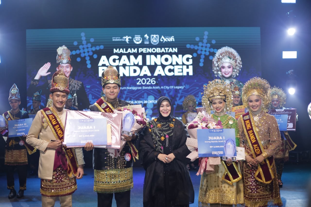 Agam Riffad dan Inong Meutya Dinobatkan sebagai Duta Wisata Banda Aceh 2026 Agam Riffad dan Inong Meutya Dinobatkan sebagai Duta Wisata Banda Aceh 2026