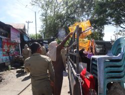 Satpol PP dan WH Aceh Besar Tertibkan Lapak Liar di Pintu Masuk Bandara SIM